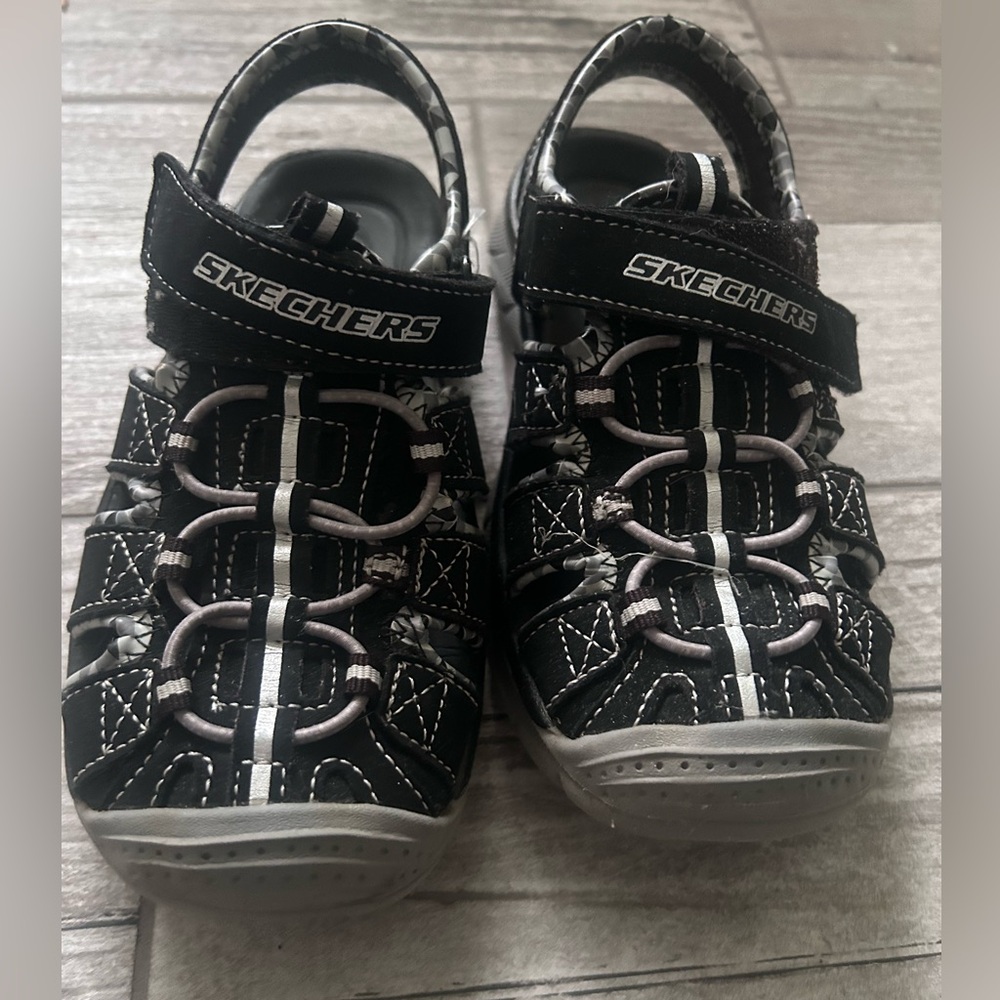 Skechers Relix Lightweight Water Sandals Black and Grey Size 2